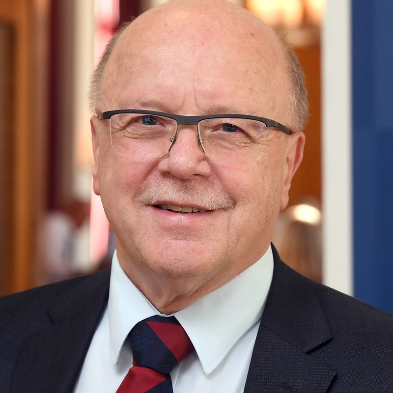 Peter Sachsenmeier 教授
